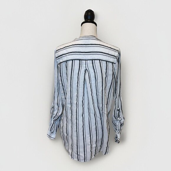 Lucky Brand Top Women’s Large White And Gray Striped Henley 1/4 Button Down - Picture 4 of 14